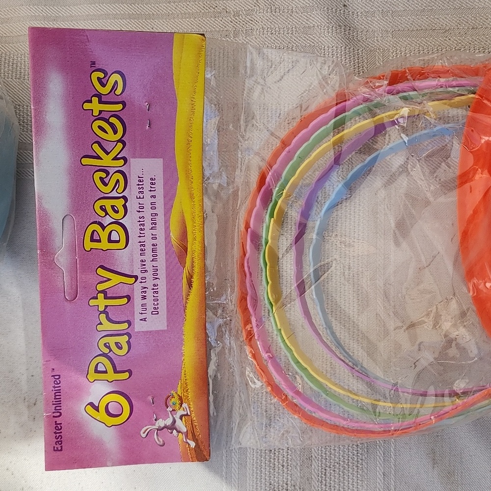 Six - Pack of 6 Easter Party Baskets - Picture 2 of 7